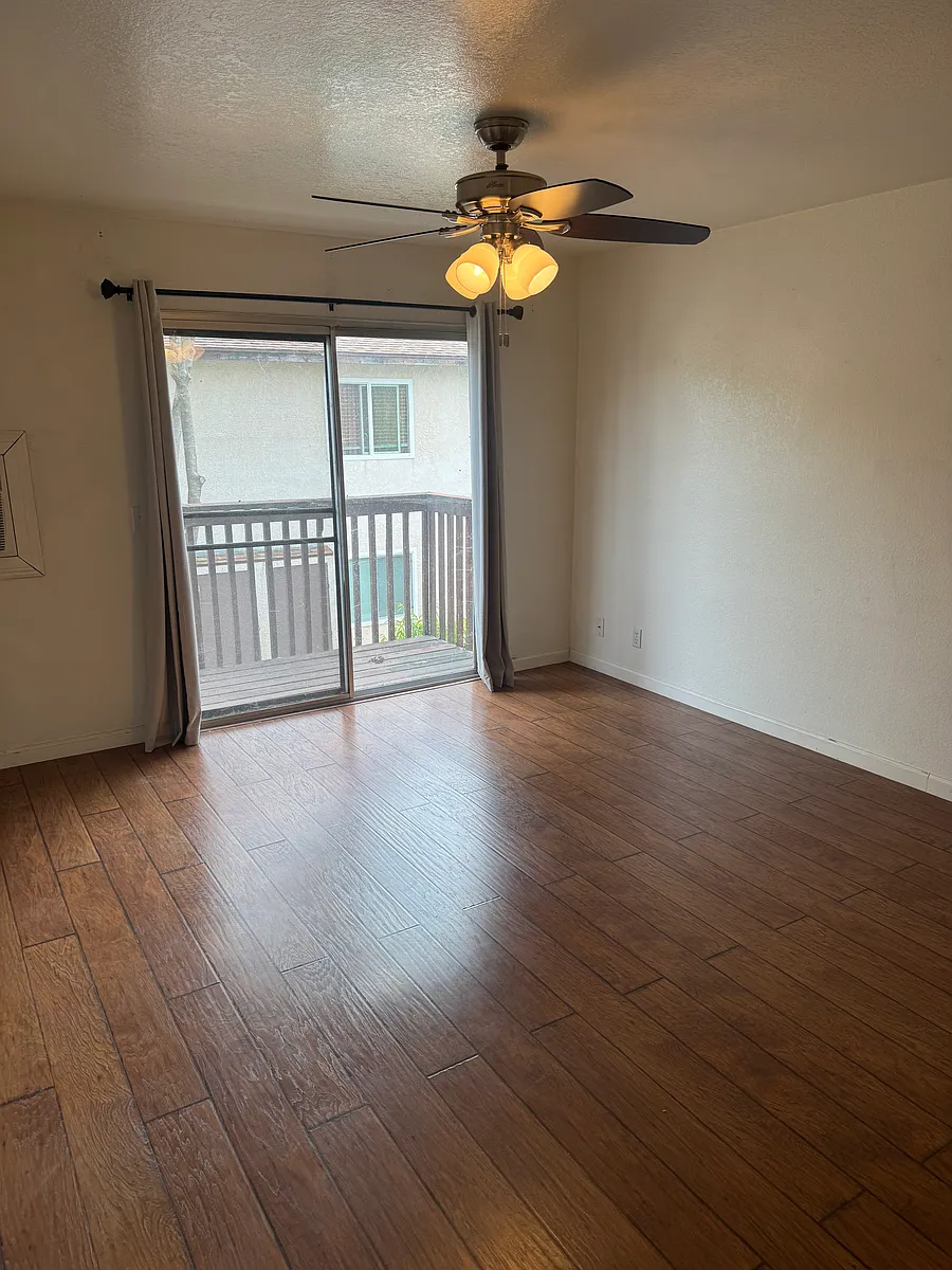 Building Photo - 7478 Santa Ysabel Ave #E