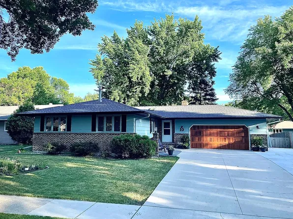 13 36th Ave NE, Fargo, ND 58102