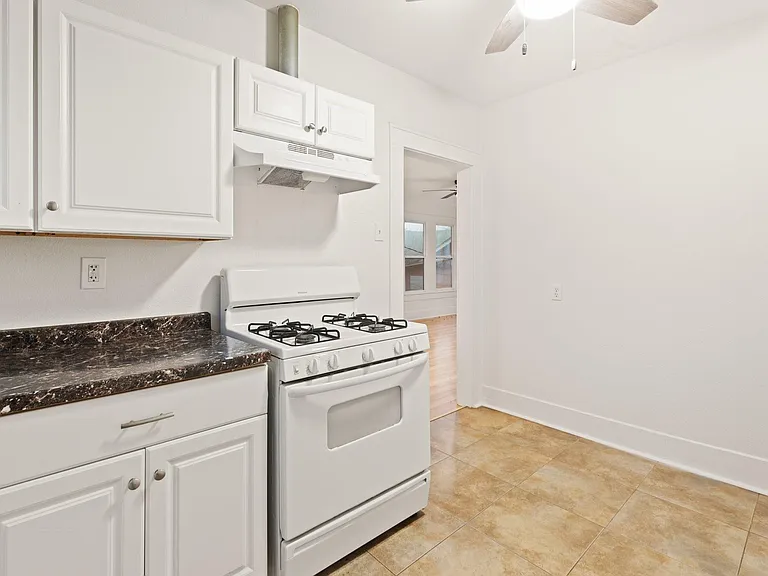 4728 Avenue R 1/2 — Photo 15
