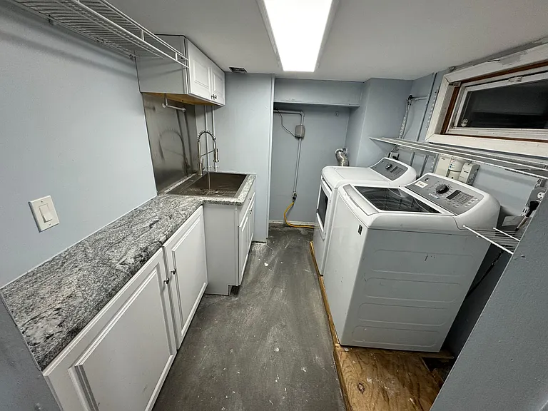 569 W 7th Ave #F1 — Photo 6