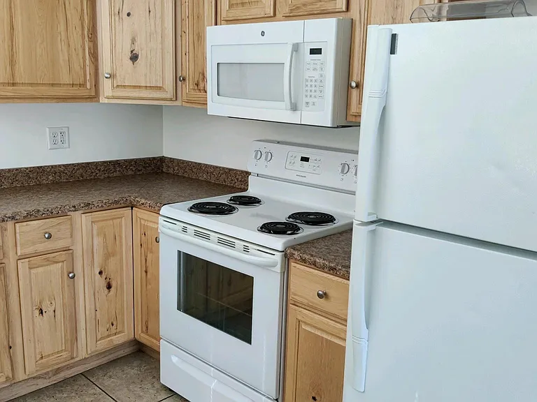78 W Green St — Photo 4
