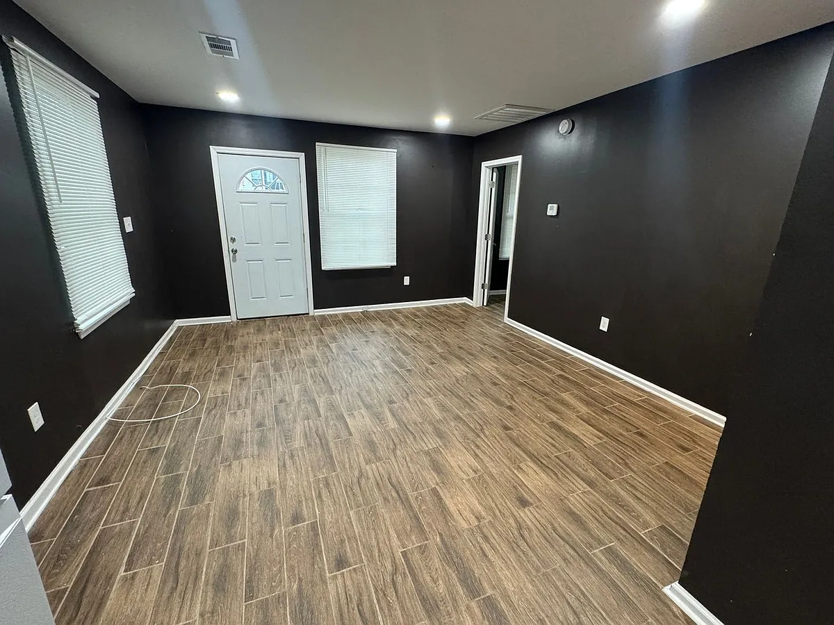 Building Photo - 1555 Swan Ave