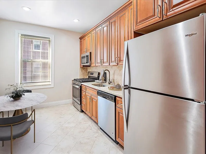 145 Summit Avenue Apartments — Photo 4