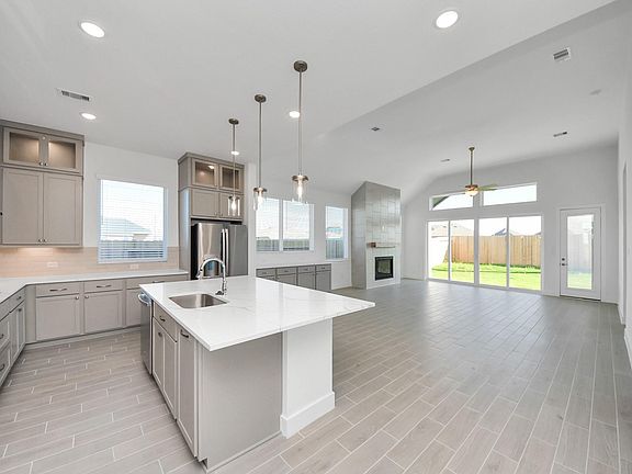 3rd image of 9703 Cathedral Ln