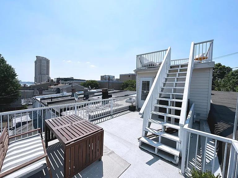 410 E Cross St — Photo 14