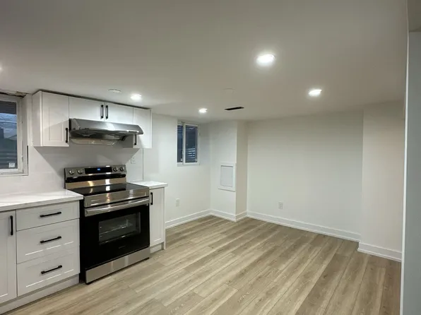 293 E 17th St, Hamilton, ON L9A 4M6