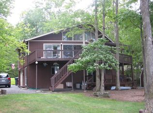 211 E Lake Dr, Milford, PA 18337