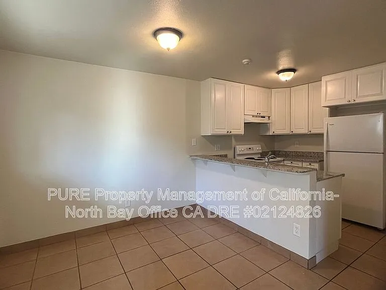 2555H W Steele Ln — Photo 6