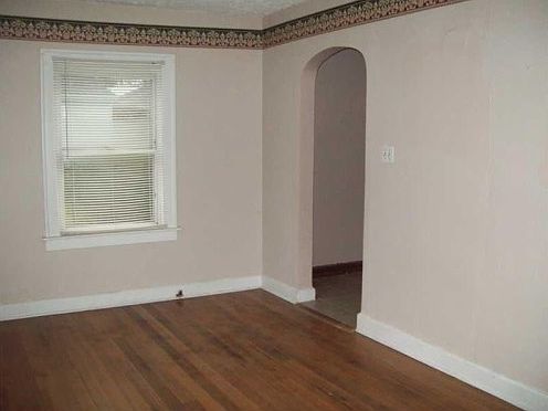 5th image of 851 Spruce St