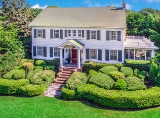 149 S Country Rd, East Patchogue, NY 11772