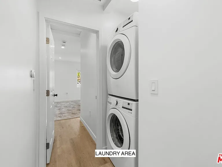 14642 Runnymede St — Photo 22