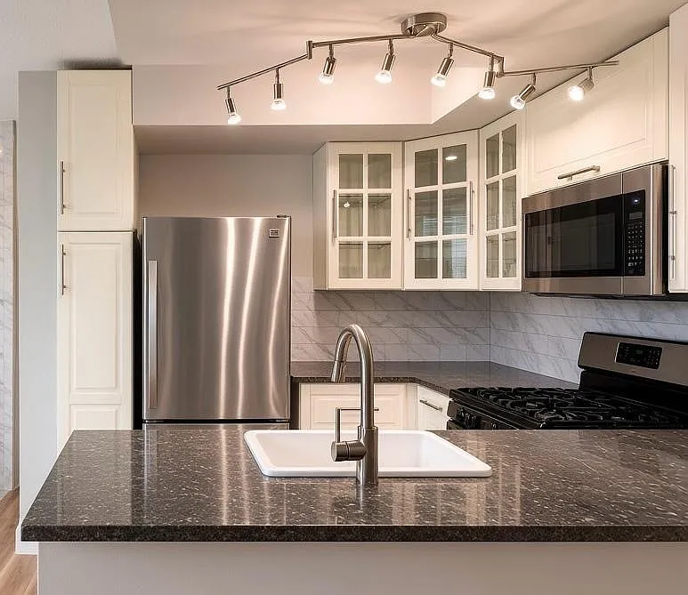 3 bed, 1.5 bath, 992 sqft, $2,795 — Photo 4