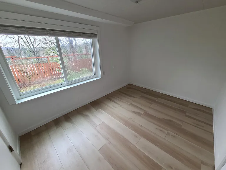 10502 Victory Ln NE #B — Photo 31