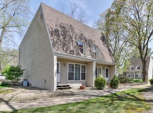 2405 W John St, Champaign, IL 61821