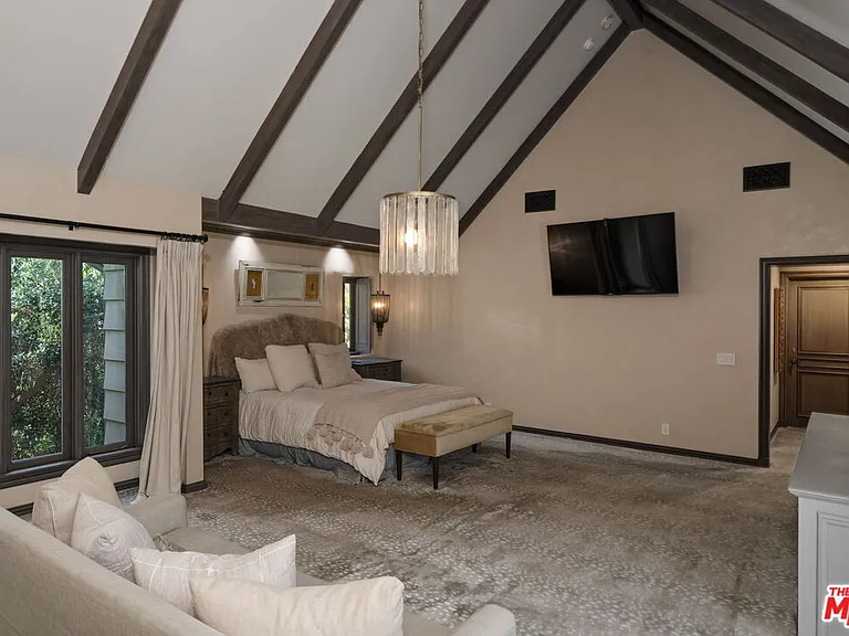 575 N Beverly Glen Blvd — Photo 22