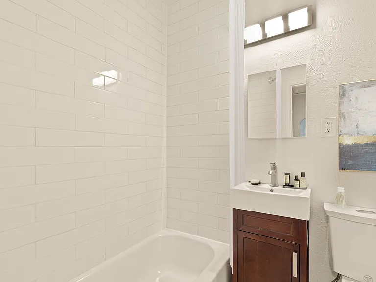 1062 N Pearl St — Photo 7