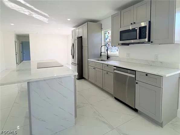 3615 Country Club Blvd, Cape Coral, FL 33904