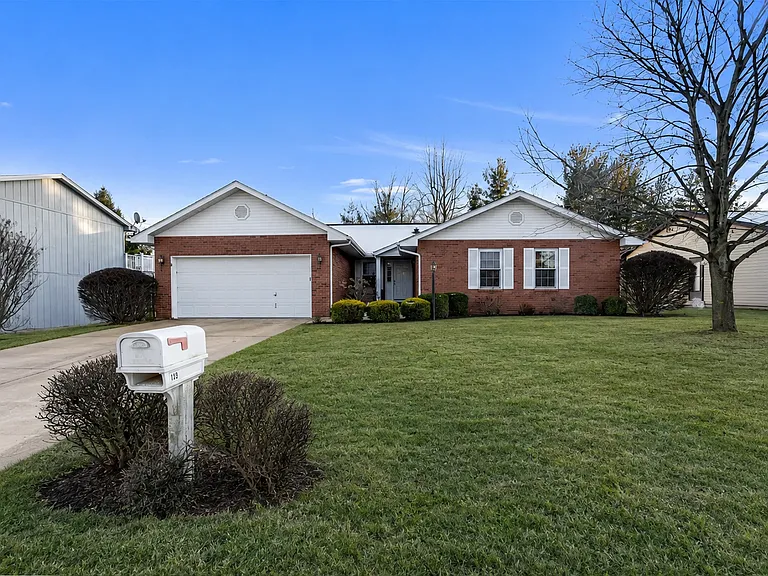 143 Huntleigh Dr — Photo 1
