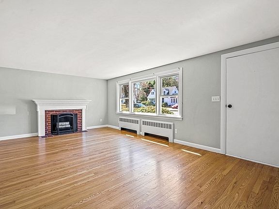 5th image of 13 Glendale Cir