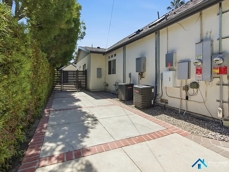 5744 1/2 Allott Ave — Photo 15
