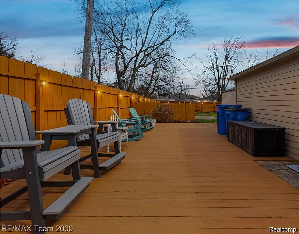 3 bed, 1.5 bath, 1160 sqft, $2,100 — Photo 3