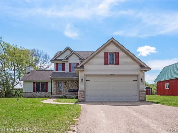 3190 W Rattalee Lake Rd, Holly, MI 48442