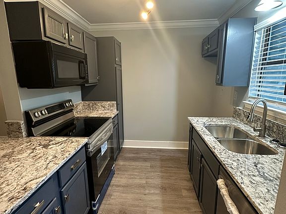2nd image of 4 Summer Oaks Dr #4