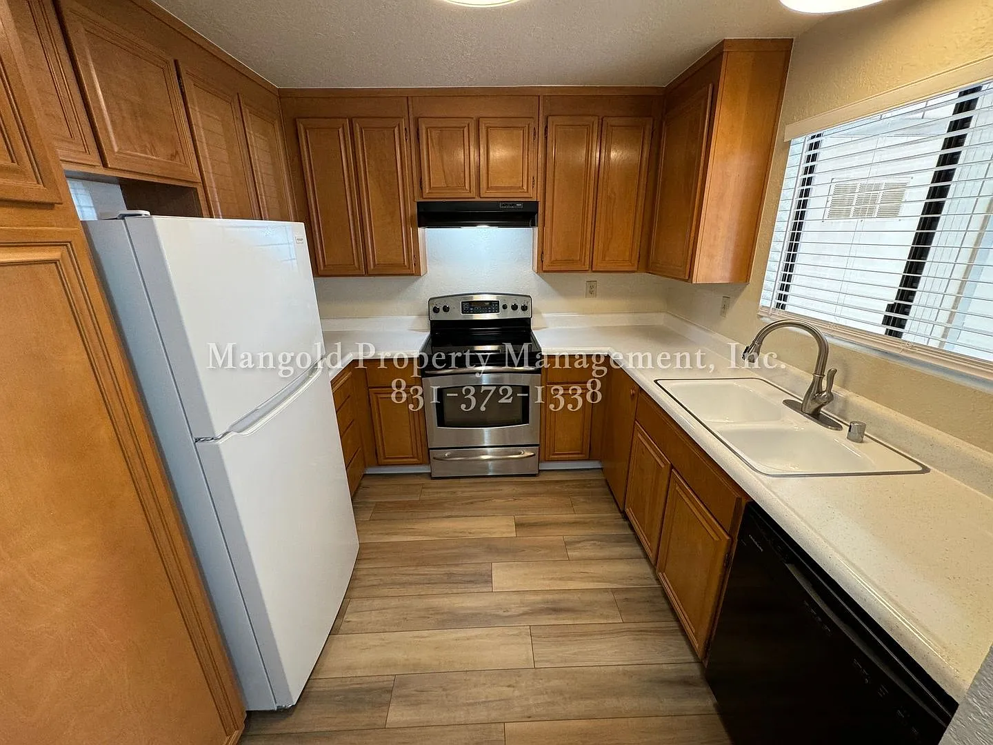 Tanglewood Condominium With Beautiful Bay Views, Fireplace, & Private Deck — Photo 3