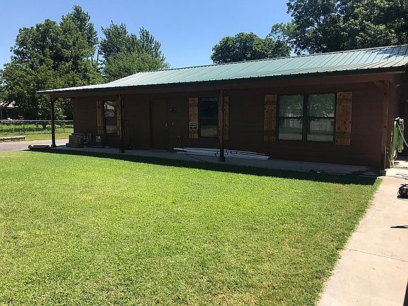 3rd image of 426 Eaton Dr