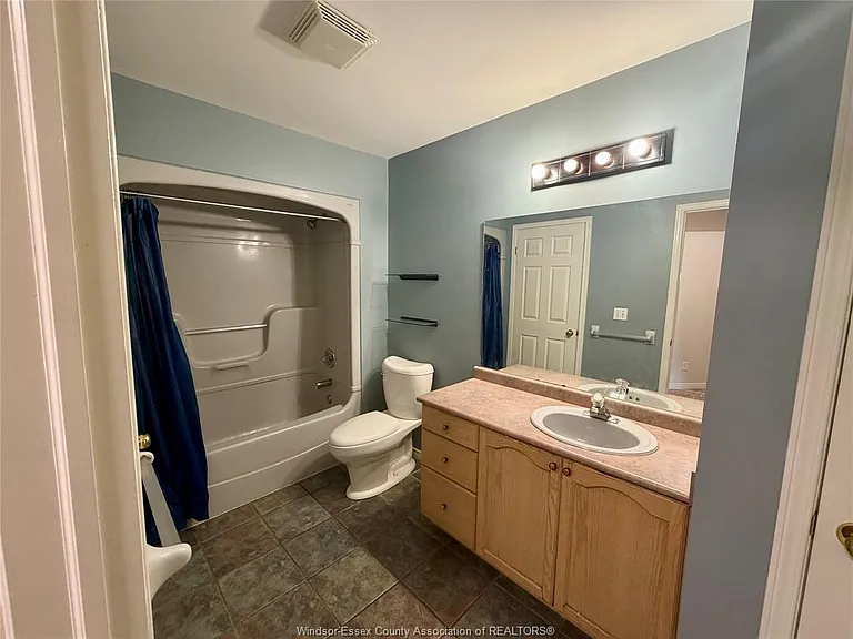 1484 Border Cres — Photo 17
