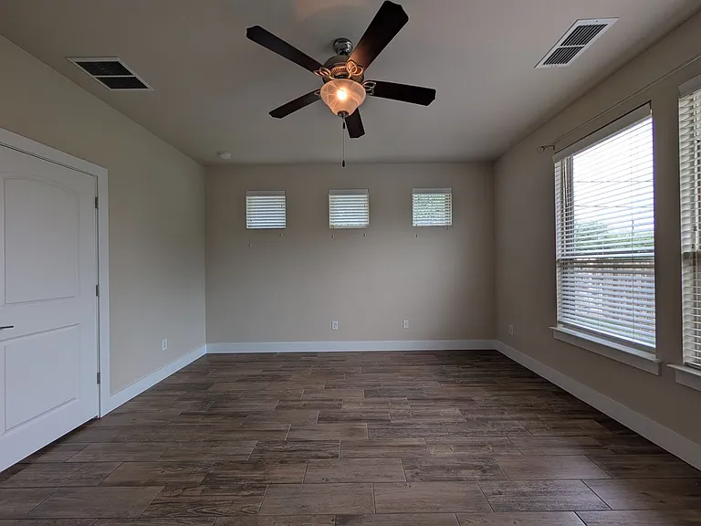 711 Gristmill Dr — Photo 15