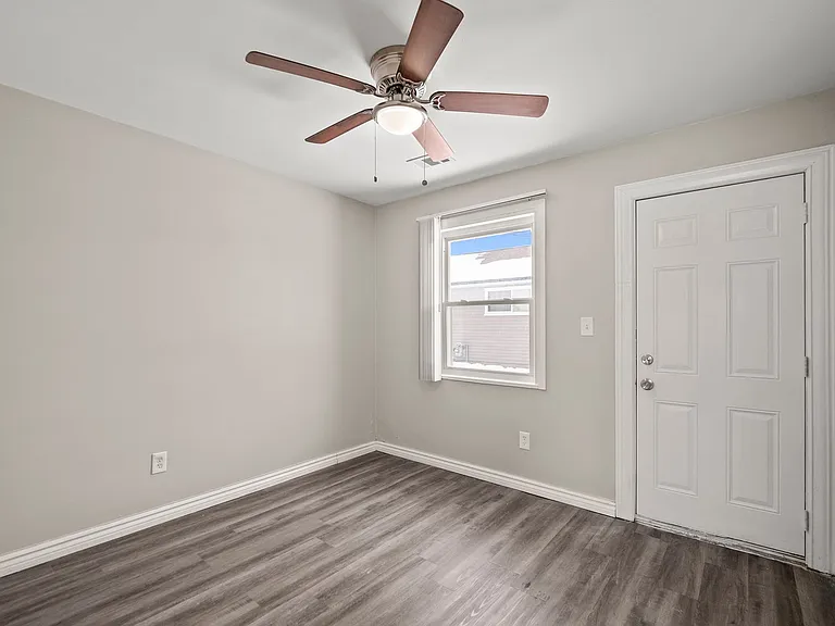 Ranch Apartment Homes in Great Troy Location — Photo 19