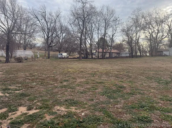 2904 N Stockton St, Ada, OK 74820