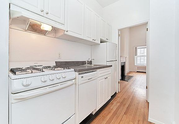 5th image of 25 E 38th St #5FF