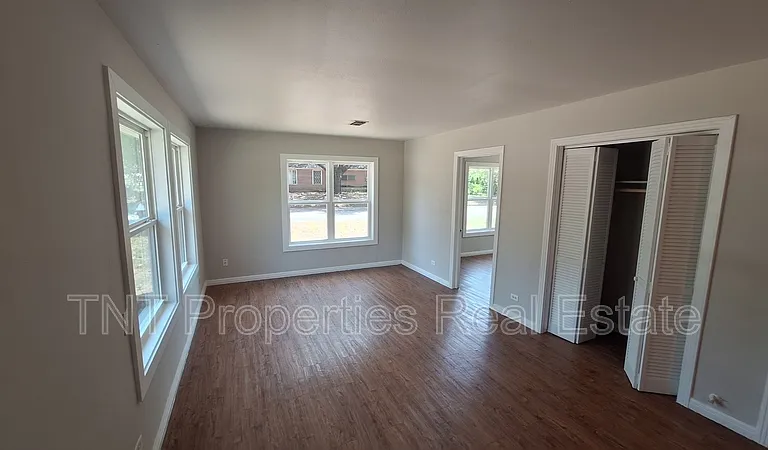 1618 Willow St — Photo 4