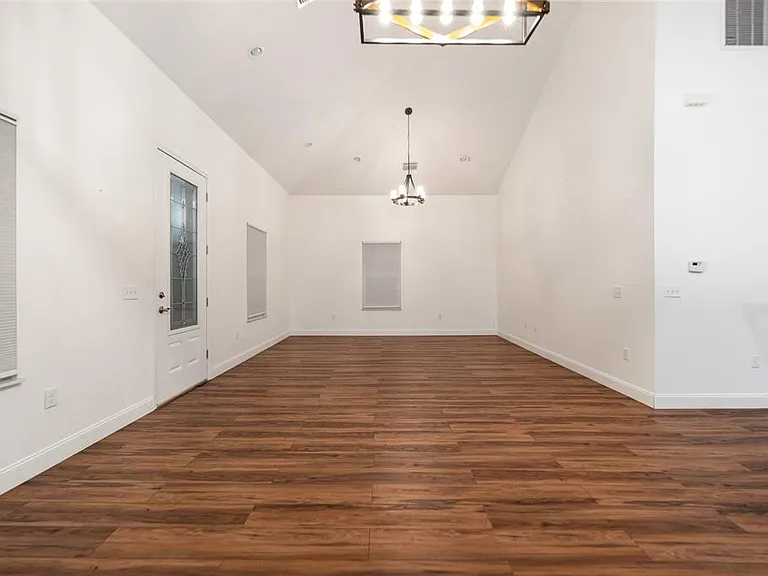 2330 W Saint Louis St — Photo 11