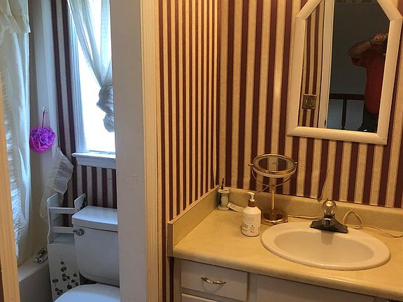 3rd image of 2974 Hall Dr