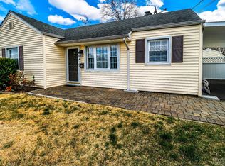 68 Chestnut St, Edison, NJ 08817