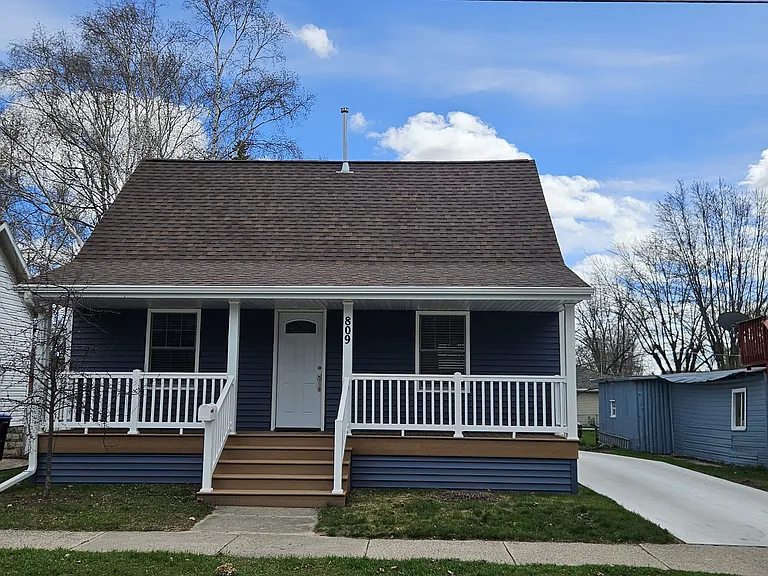 809 Quincy St — Photo 1