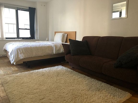 3rd image of 210 E 47th St APT 7A