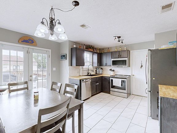 5th image of 202 White Blossom Dr