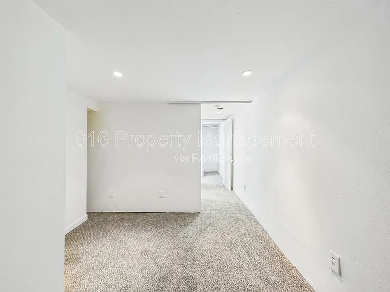 622 Christopher St — Photo 30
