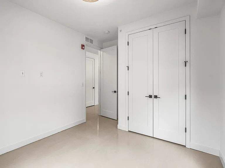 Laurel Apartments — Photo 47