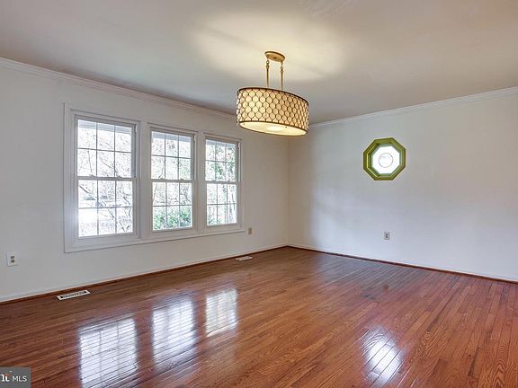 3rd image of 4953 Sweetbirch Dr