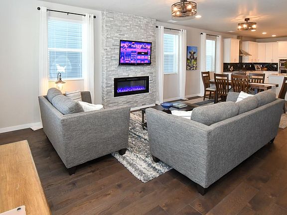 2nd image of 1083 Mountain Dr Unit A