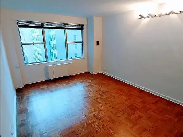77 W 55th St APT 9J, New York, NY 10019