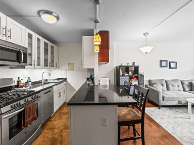 6 Whittier Pl APT 3G, Boston, MA, 02114