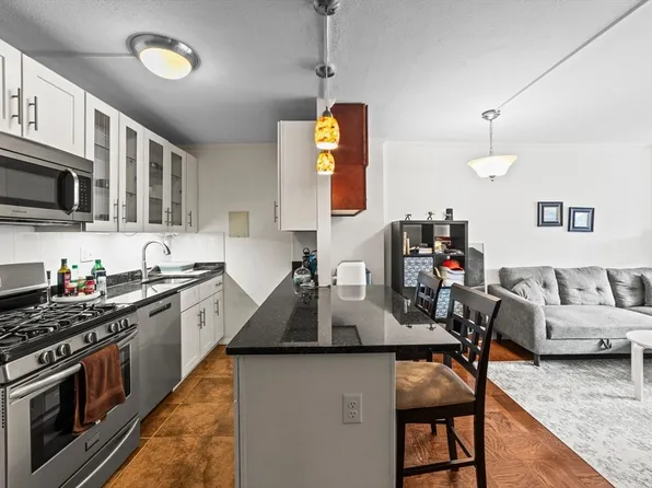 6 Whittier Pl APT 3G, Boston, MA 02114