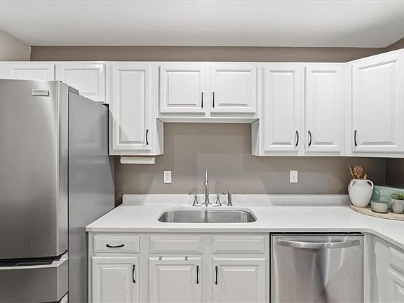 4th image of 255 College Cross APT 42
