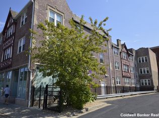 2343 W Irving Park Rd #2E, Chicago, IL 60618